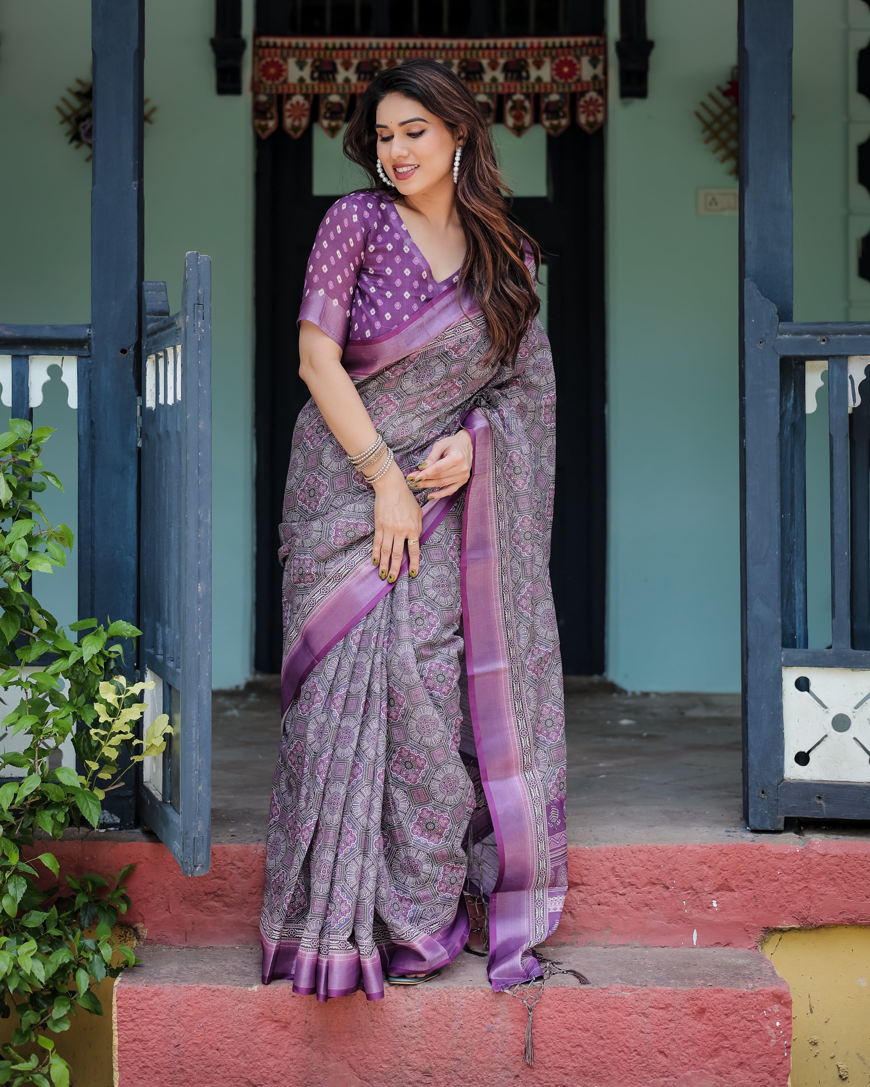 Elegant Lavender Purple Woven Linen Cotton Saree with Contrast Border | GG-723