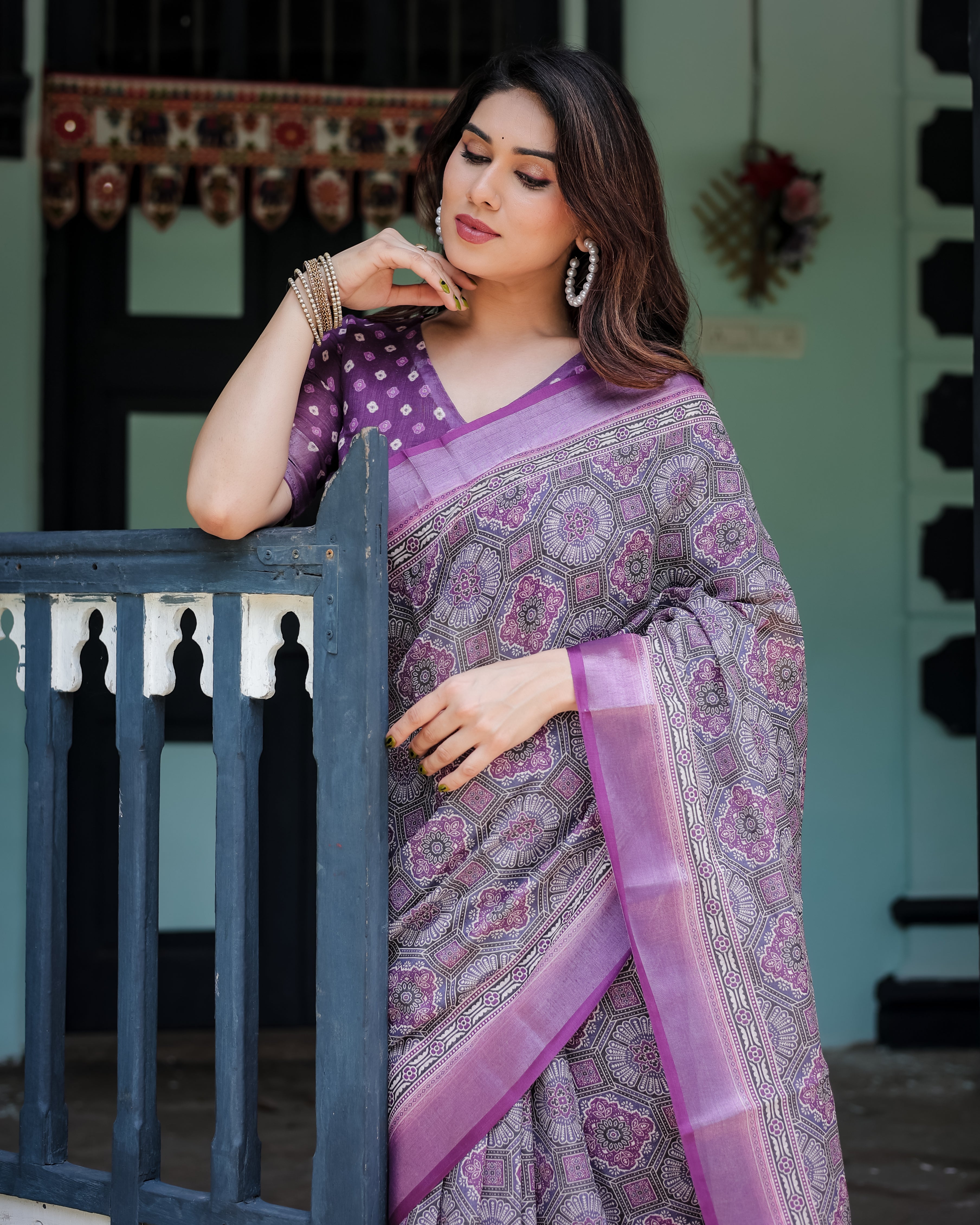 Elegant Lavender Purple Woven Linen Cotton Saree with Contrast Border | GG-723